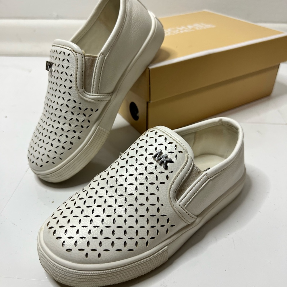 Michael Kors Girls Flat Slip On Loafers Shoes White size 10